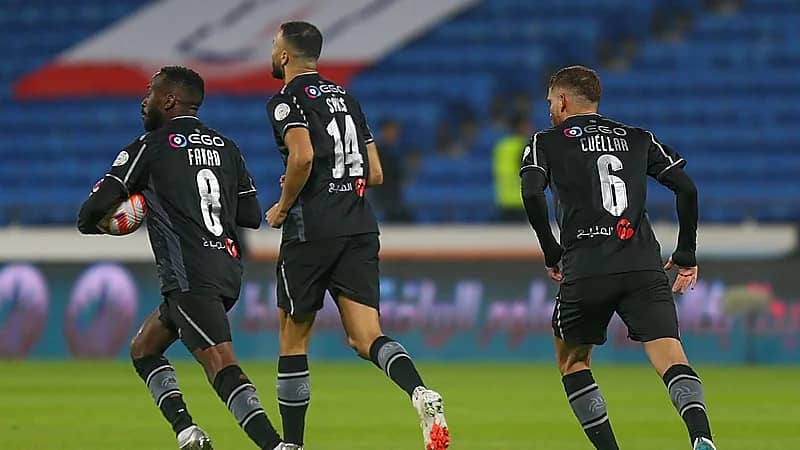 الشباب يقرر الاستعانة بطواقم تحكيم أجنبية في جميع مبارياته