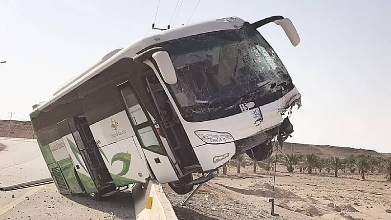 بالفيديو.. قائد مركبة يتعمد صدم مركبة أخرى بأحد الطرق السريعة بالمملكة