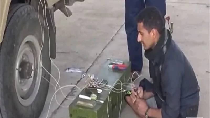 شاهد.. تحويل الحوثيين مطار صنعاء إلى مركز لإطلاق الصواريخ الباليسيتة والمسيرات