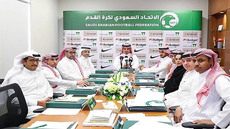 اتحاد القدم يلغي السقف الأعلى لرواتب اللاعبين المحليين