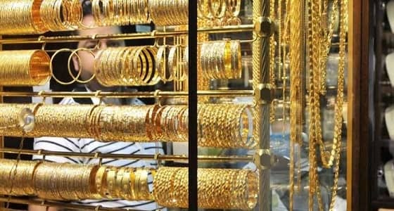 استقرار الذهب بالقرب من أدنى مستوى نحو 5 أشهر