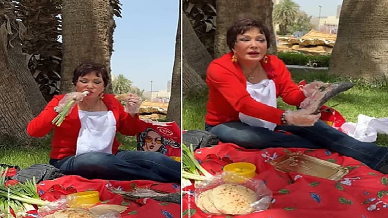 لبلبة تحتفل مع المصريين بتناول الفسيخ والبصل بحديقة عامة.. فيديو