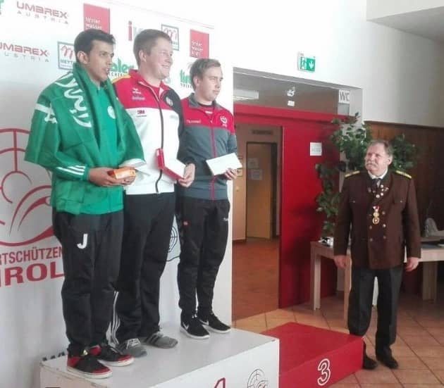 " العنزي " يحصد فضية بطولة العالم للرماية