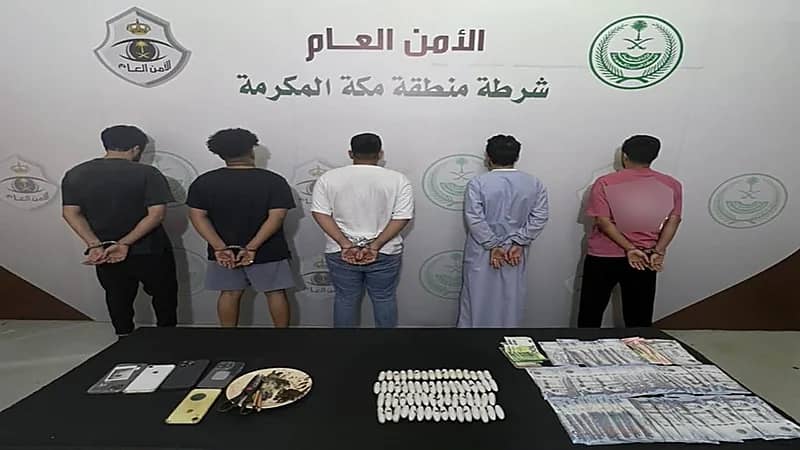 القبض على 5 أشخاص لترويجهم مواد مخدرة