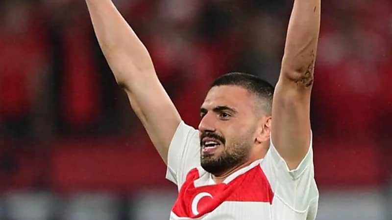 صحفي يطالب باستبعاد ديميرال من منتخبه بعد احتفاليته التي ترمز لتنظيم الذئاب