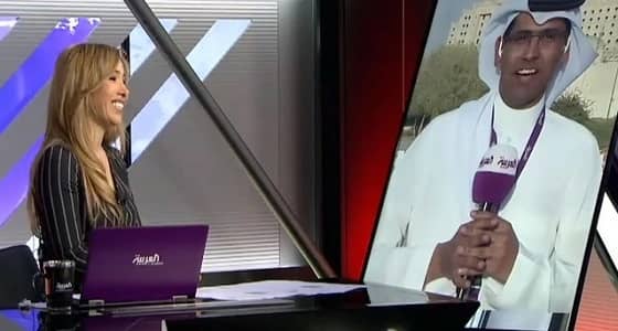 بالفيديو.. مذيعة العربية تمازح زميلها على الهواء وسرعة بديهة تنقذ الموقف