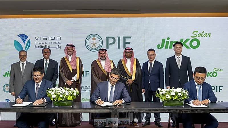 صندوق الاستثمارات يُطلق 3 مشاريع مشتركة جديدة لتعزيز الطاقة المتجددة