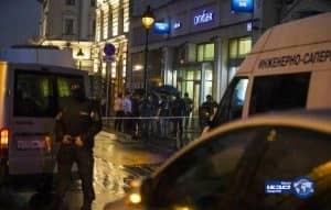 مجهول يحتجز عدة رهائن ويهدد بتفجير نفسه داخل بنك في موسكو