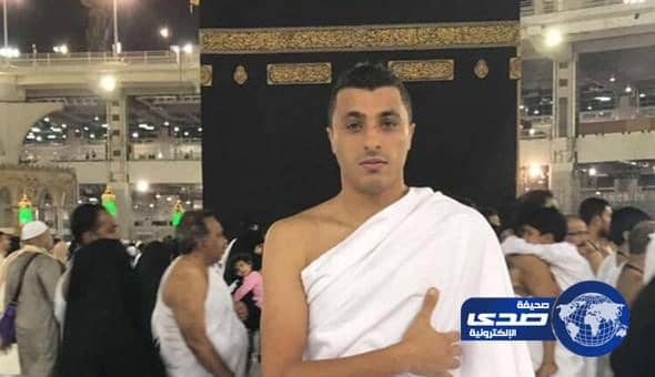 مهاجم الاتحاد يؤدي العمرة ويدعو الجماهير للمساندة أمام الأهلي