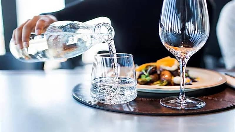 فوائد شرب الماء بعد الأكل