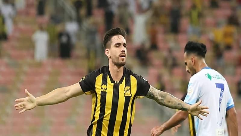 كونترا يحهز "كورونادو" استعدادًا للنصر