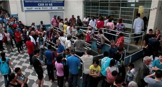 رعب في البرازيل بسبب " الحمى الصفراء " .. و7 ساعات انتظار للحصول على التطعيمات