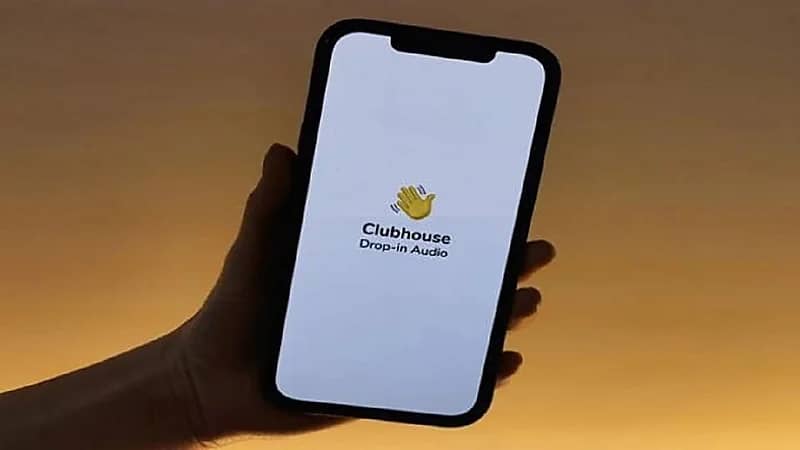 طالبة بغرفة خطابة على "كلوب هاوس": أبغى عريس من جدة طويل وأسمر