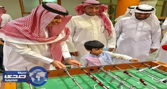 بالصور.. العيسى يدشن برنامج «إجازتي2» ويشارك الطلاب ألعابهم