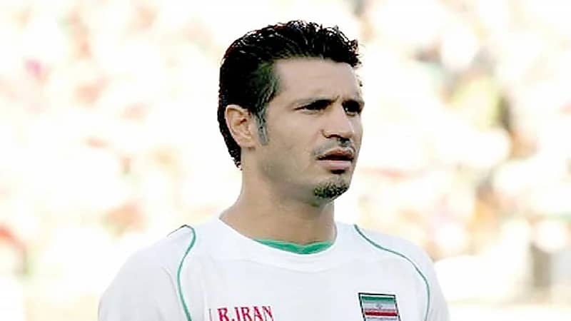 بعد منعه من السفر..إيران تعيد جواز علي دائي