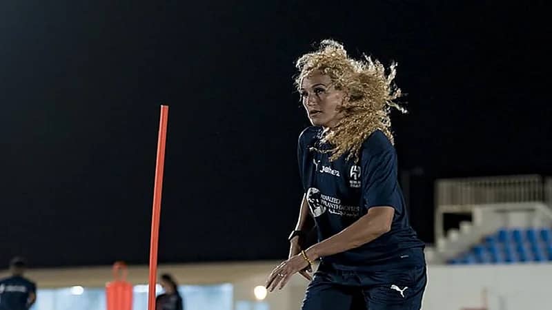 خيرة حمراوي تنضم  لسيدات الهلال .. صور