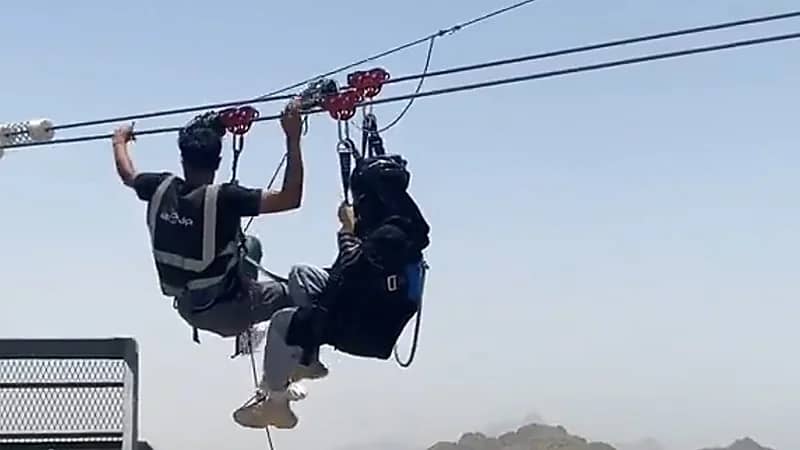 إنقاذ فتاة من تجربة الإنزلاق الحر بالباحة .. فيديو