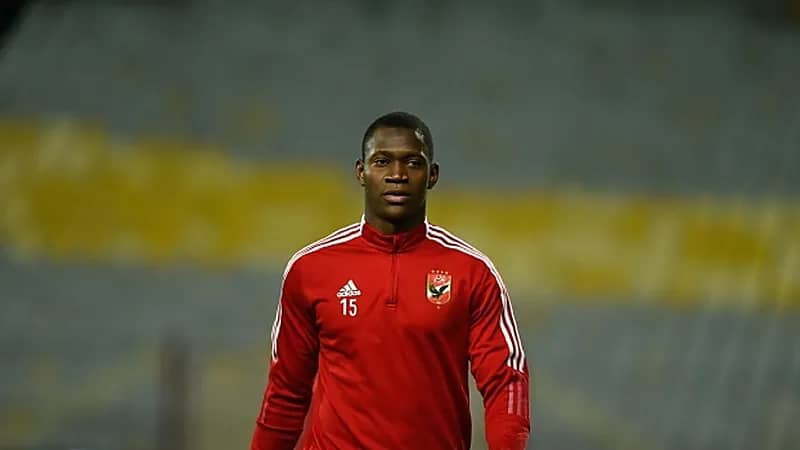 محترف الأهلي المصري أليو ديانغ يتعرض لإصابة خطيرة