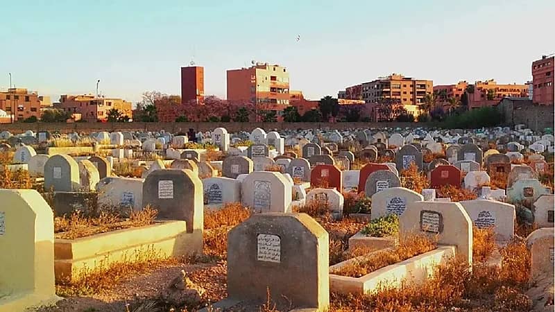 ضبط مشعوذ زعم قدرته على تنظيف المقابر من أعمال الدجل