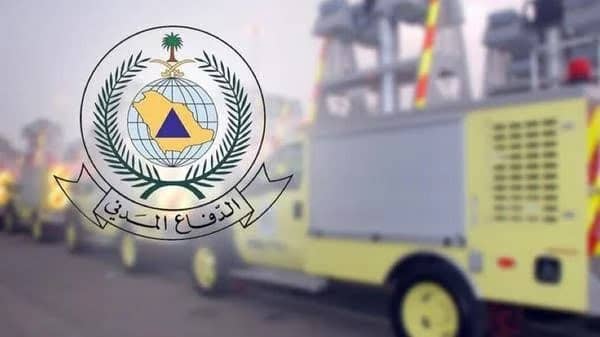 إخماد حريق في مستودع بجدة