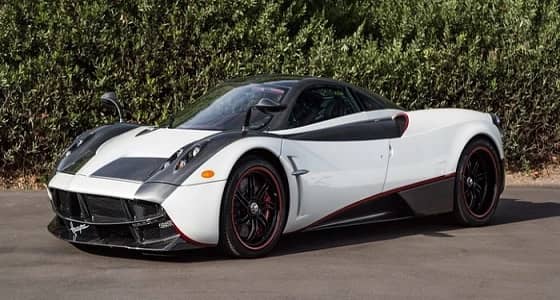 بالصور.. ظهور باجاني هوايرا بالأبيض والأحمر وألياف الكربون لعشاق الإثارة