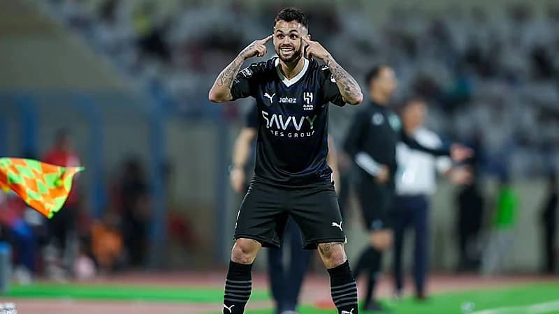 الهلال يحدد شرطه لبيع ميشايل لـ كروزيرو