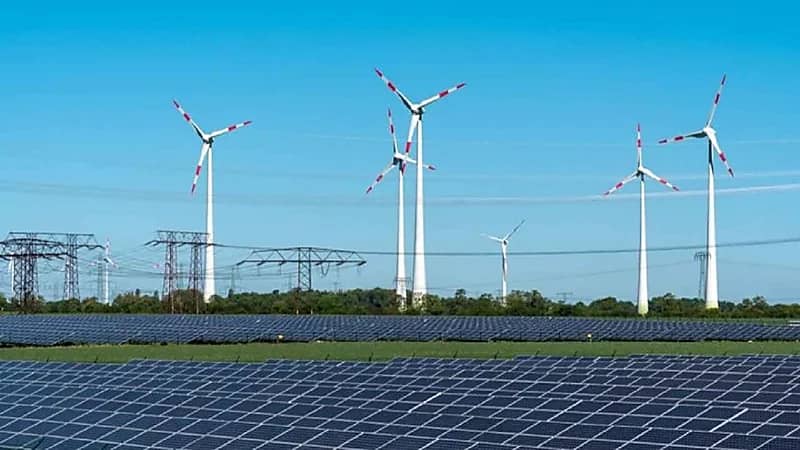 المملكة تتيح للمواطنين بناء محطات الطاقة المتجددة