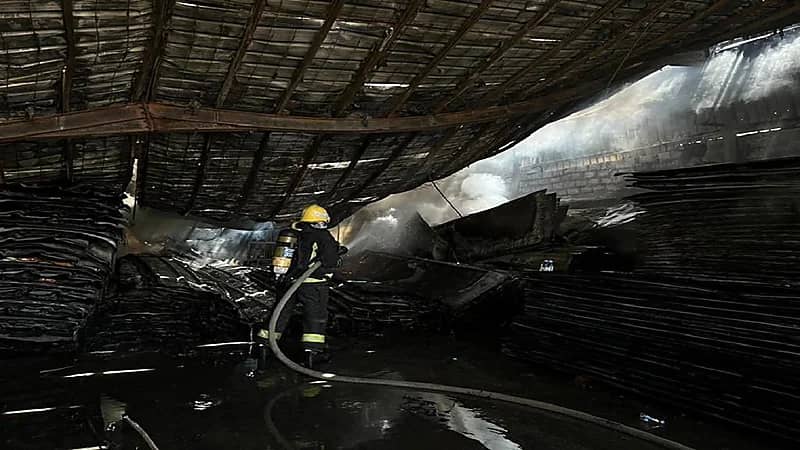 نشوب حريق في مستودع بالصناعية الأولى بالرياض