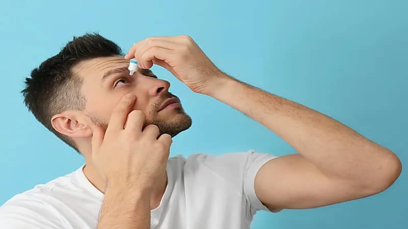 أسباب الإصابة بمتلازمة جفاف العين وطرق علاجها