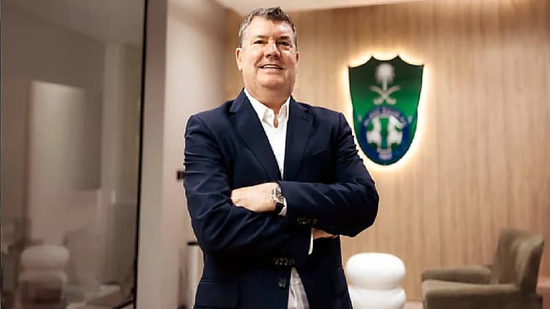 الرئيس التنفيذي الأهلي يعقد اجتماعا مع الإداريين والطبيين