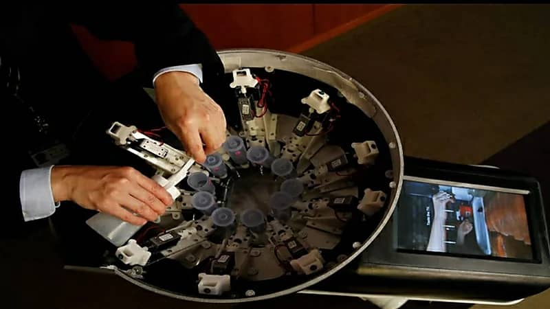 بالصور.. تلفزيون يتيح للمشاهدين تذوق الأطعمة