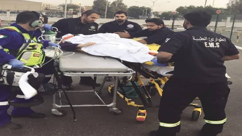 أب يدهس أطفاله الثلاث بسيارته