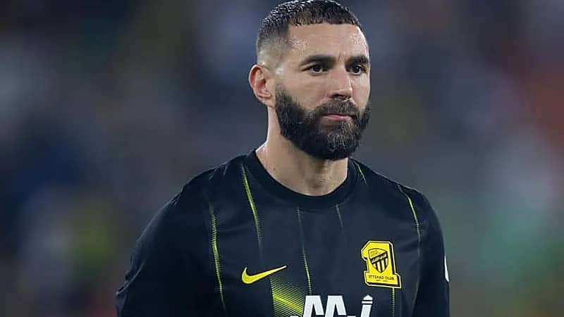 بنزيما على مقاعد البدلاء ضد الأهلي