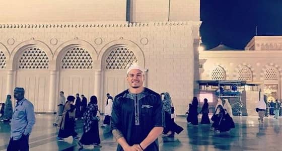 رياضي شهير: زيارة المسجد النبوي شعور مثير للدهشة