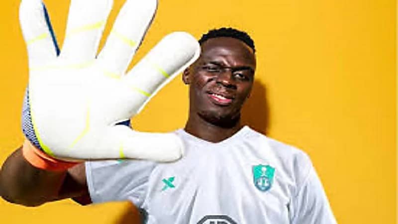 ميندي يحتفل بتتويج الأهلي الآسيوي في غرفة الملابس بالبشت.. فيديو