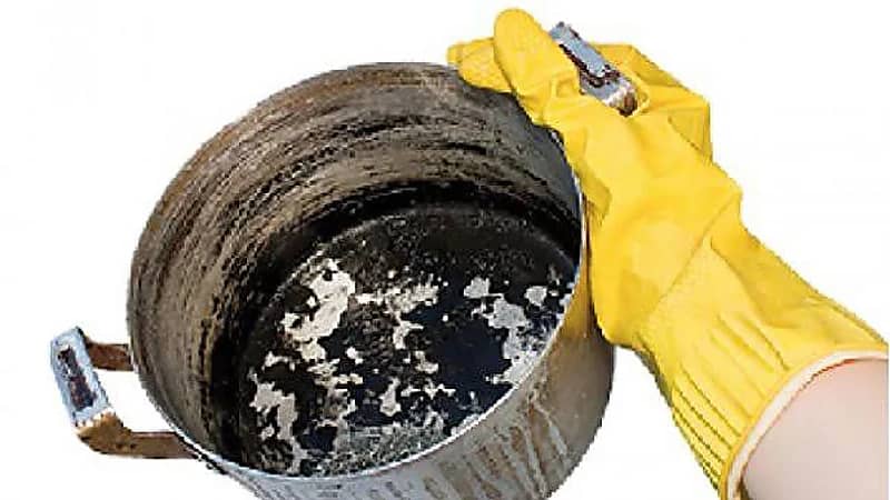 طرق مدهشة لتنظيف السواد من مقلاة الألمنيوم