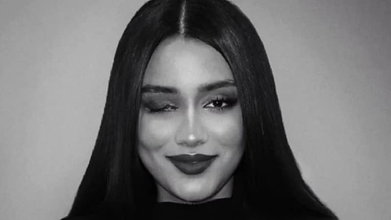 بعدما فقدتها في الاحتجاجات..فتاة إيرانية تشعل الرأي العام بعينها الاصطناعية