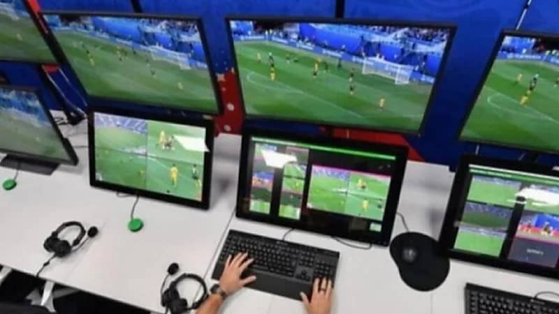 الفيفا يعتمد الاتحاد السعودي ضمن الاتحادات الخبيرة في تقنية حكم الفيديو «VAR»