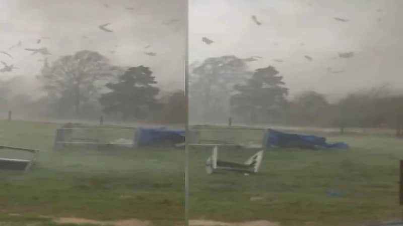 إعصار مخيف يجعل المباني تتطاير في الهواء.. فيديو