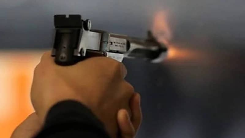 رجل يقتل أطفاله الثلاثة داخل كنيسة ثم ينتحر