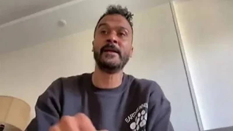 ابراهيم سعيد باكياً: بناتي شهدوا ضدي وسجنوني