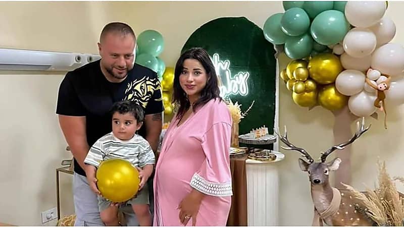 دكتور فود يستعين بشيف لتحضير السوشي لزوجته داخل غرفة الولادة.. فيديو