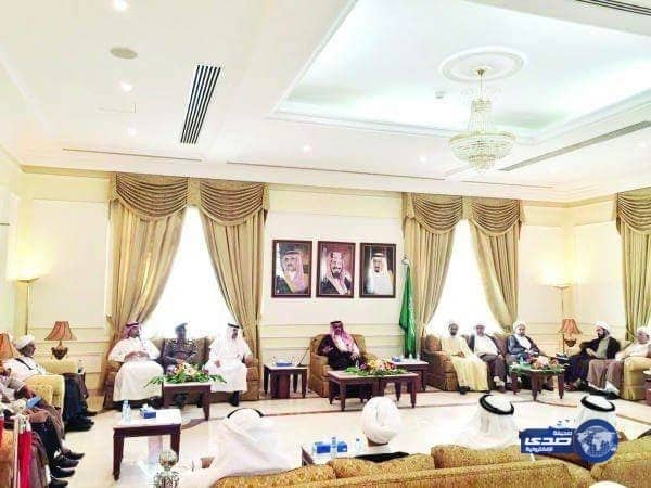 محافظ القطيف يشدد على أهمية تعاون الأهالي مع رجال الأمن