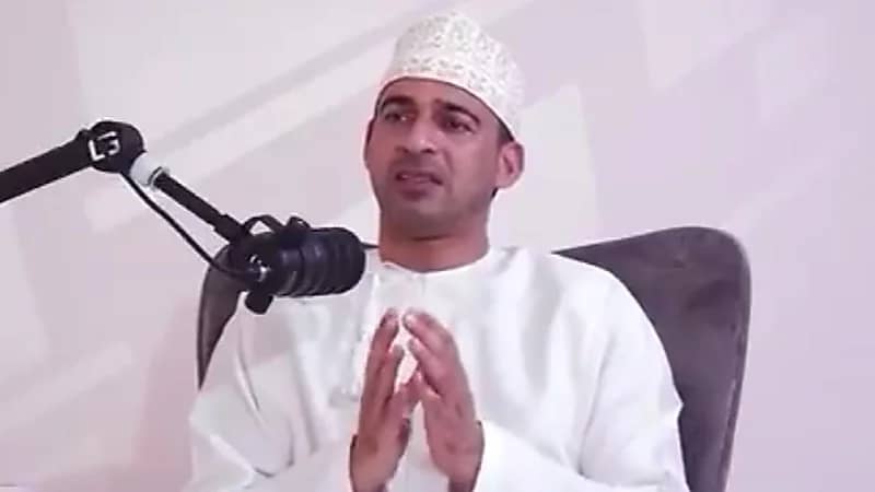 الحوسني يكشف قصة خروجه من الأهلي .. فيديو