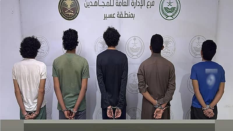 القبض على مخالف ومواطنين و4 مقيمين لترويجهم الحشيش والإمفيتامين