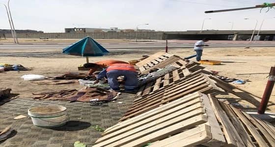بالصور.. مصادرة بضائع الباعة الجائلين في حملة تفتيشية شرق الدمام