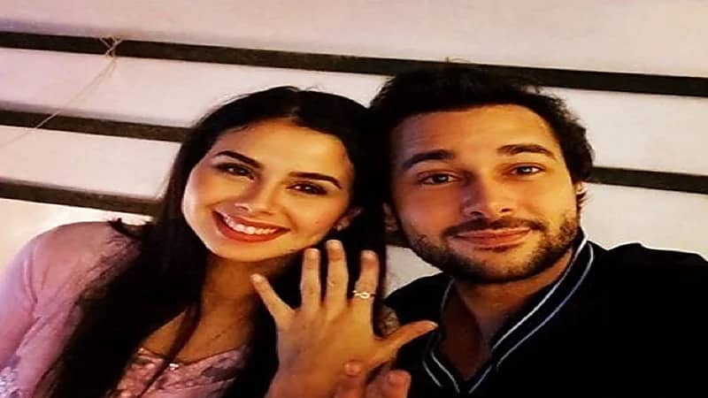 رسميا.. محمود المهدي يعلن زواجه من منة عرفة