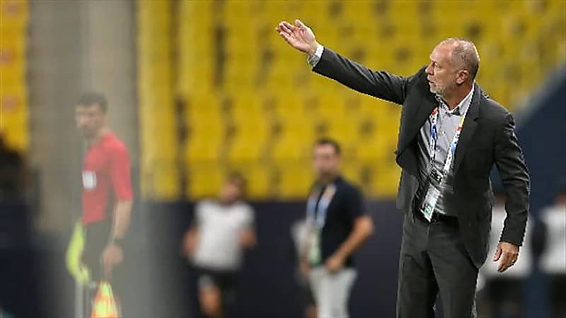 هاشم سرور يدافع عن مينيز:" سائق تاكسي ولم يأخذ فرصته " فتوى من جمهور منافس