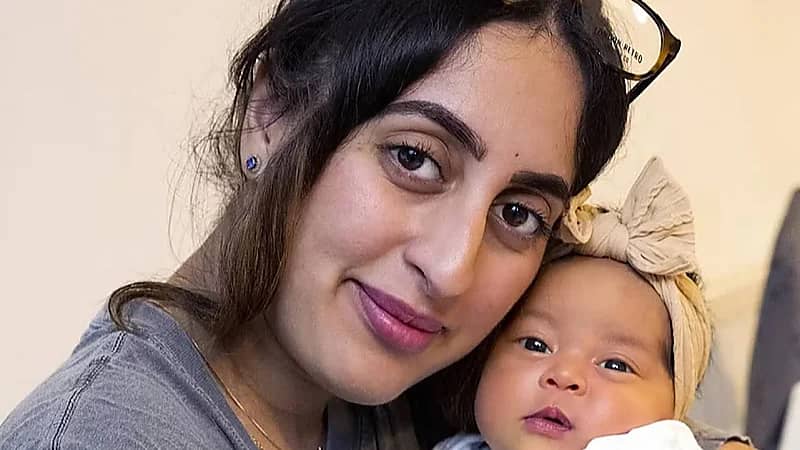 امرأة تنجب مولودتها داخل تاكسي وتتلقى صدمة مدهشة من شركة سيارات الأجرة