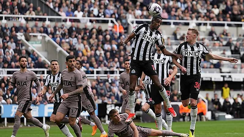 نيوكاسل يسحق شباك توتنهام برباعية